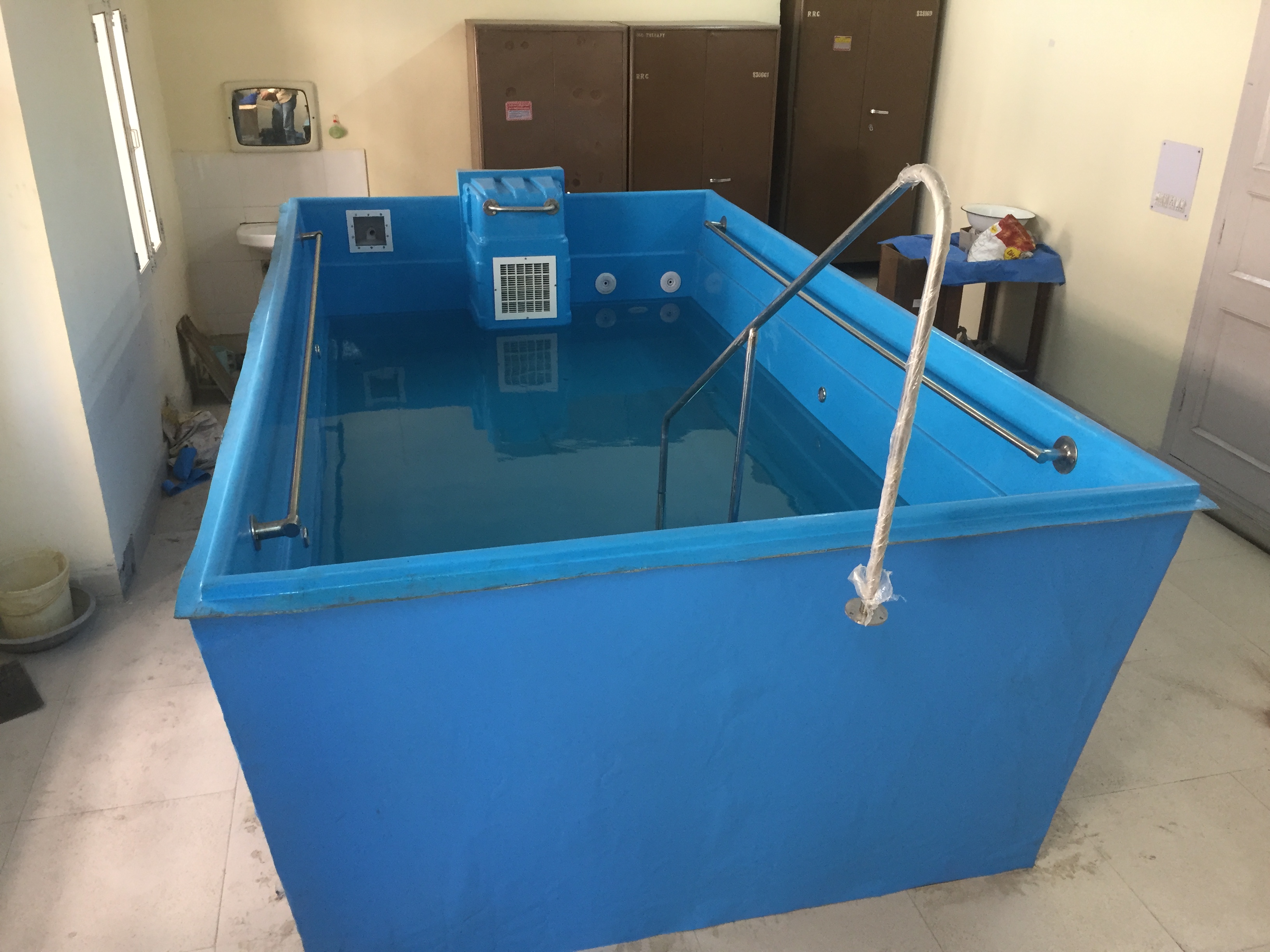 hydrotherapy pool above ground